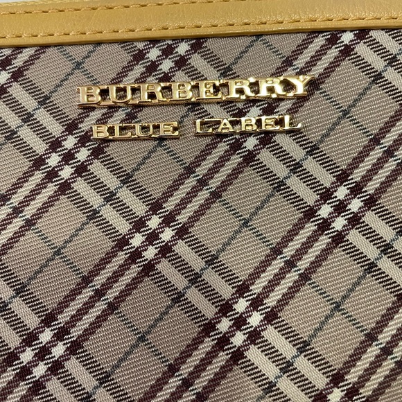Authentic BURBERRY long zip wallet🌸🦋 - Picture 3 of 16